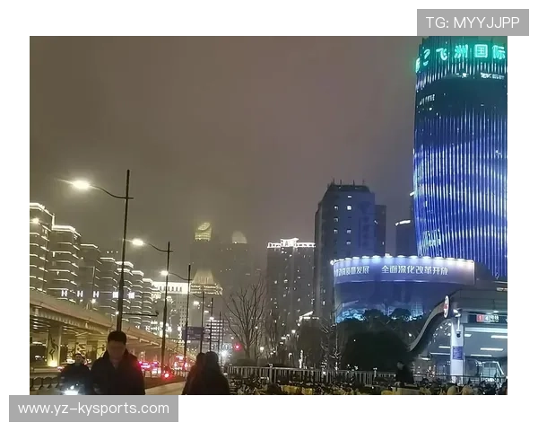 夜幕下的灯光跑，城市夜色中的运动狂欢，灯光下的城市夜晚